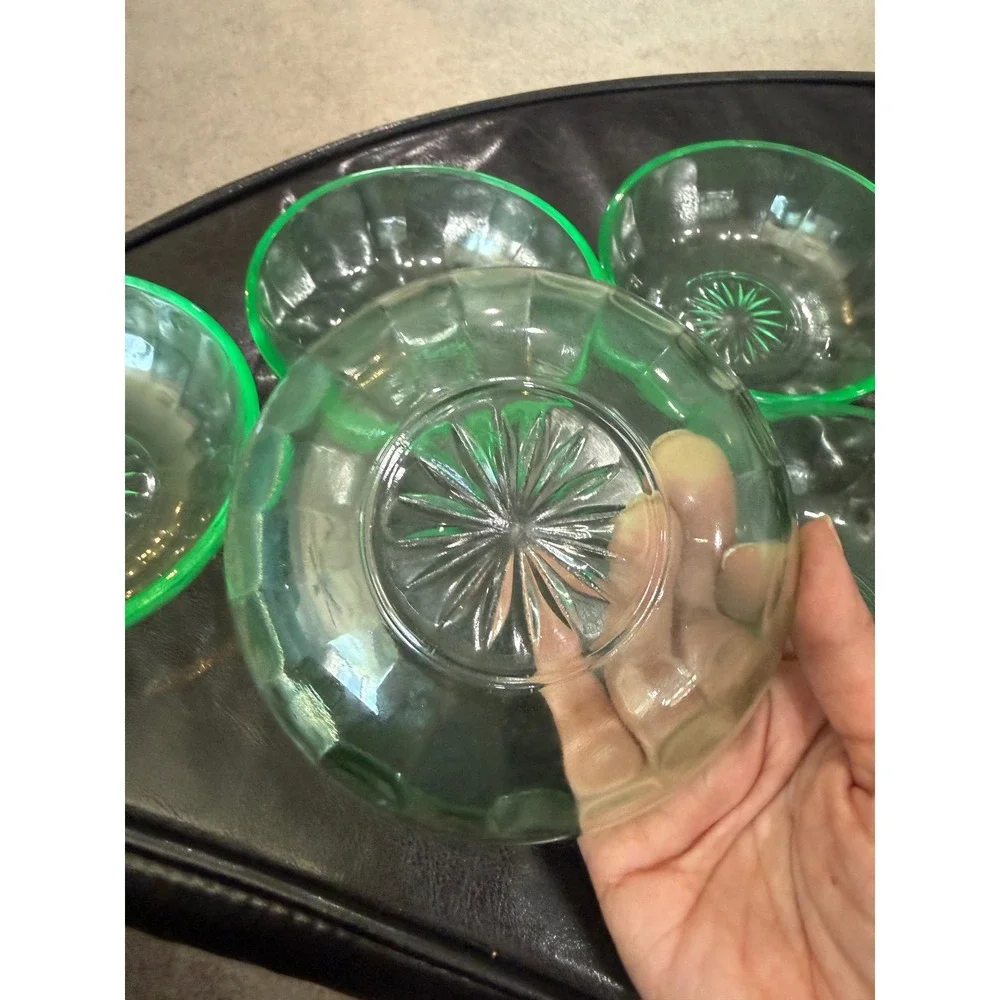 Vintage Green Uranium Glass Berry Bowls Set of 5 Starburst Pattern‎ UV Reactive